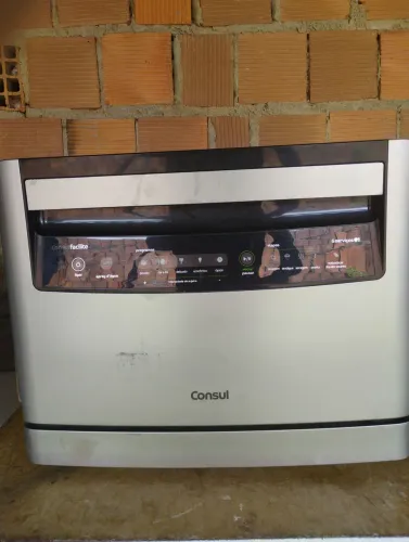 Lava-louças Consul semi-nova compacta 6 serviços