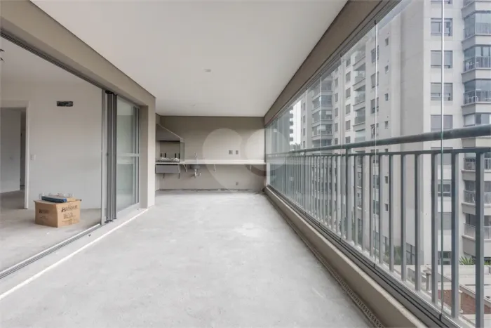 Apartamento novo - varanda com churrasqueira