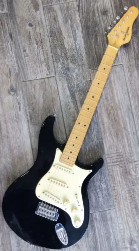 Guitarra Behringer Stratocaster - Dono trouxe dos EUA | Estado de Zero!