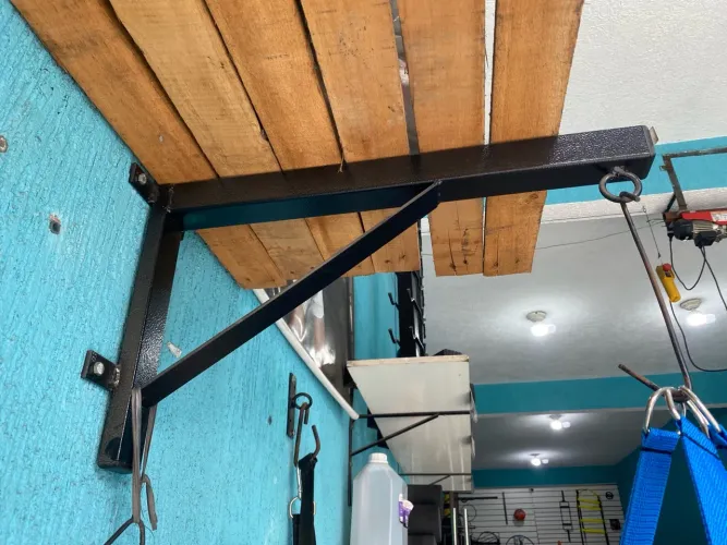 Suporte para saco de pancada de parede 
