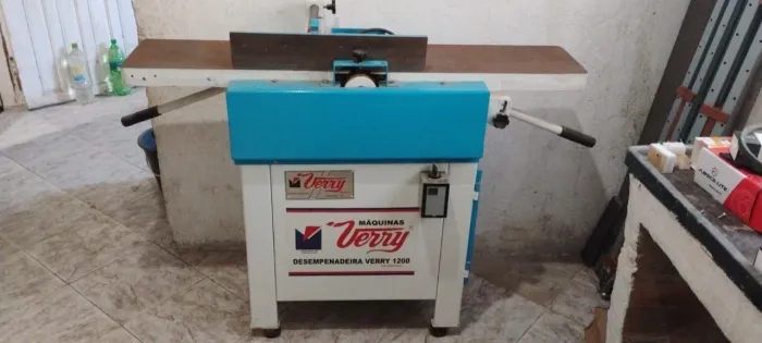 Máquina de Plaina de Madeira