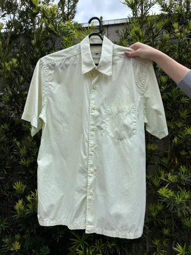 Camisa amarela masculina marca Base 