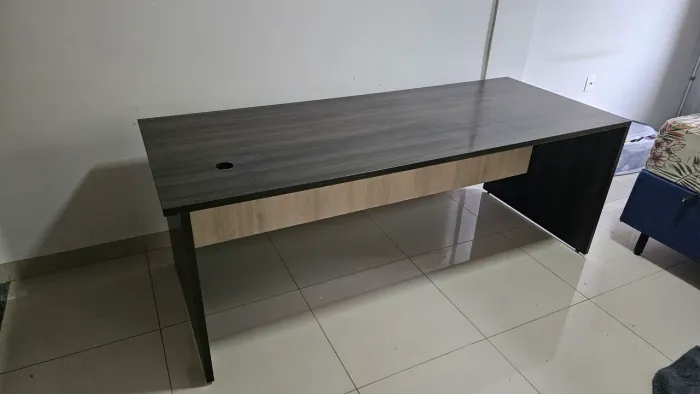 Mesa de escritório em MDF