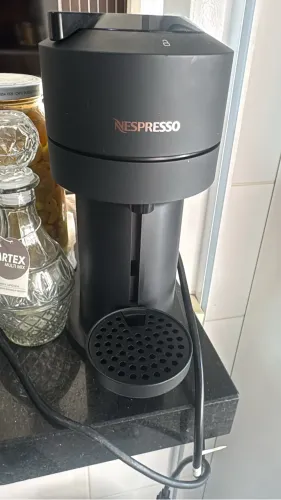 Maquina de cafe nesspresso vertuo