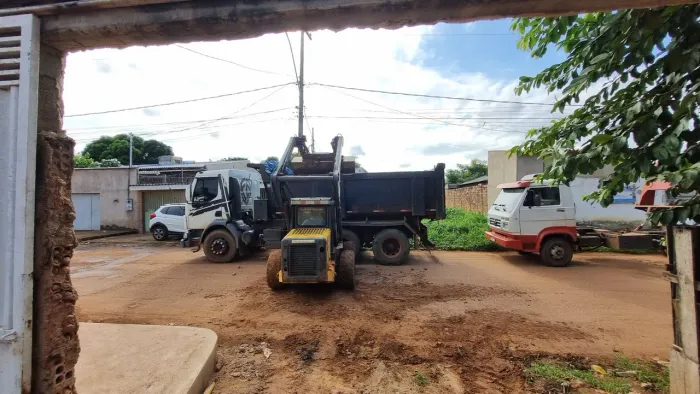 Caminhões caçambas demolição terraplanagem