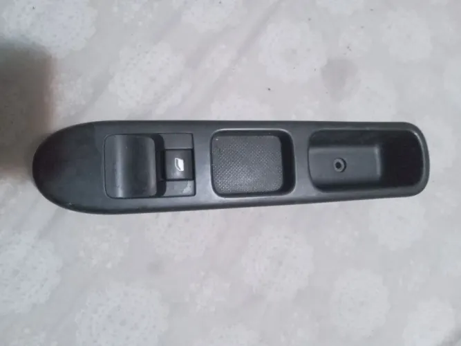 Botão vidro elétrico lado direito peugeot 307 2.0 ( não entrego)