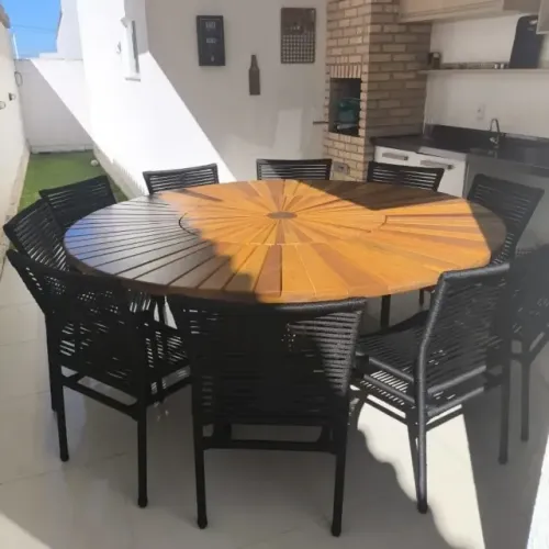 MESA DE MADEIRA COM PRATO GIRATÓRIO EMBUTIDO