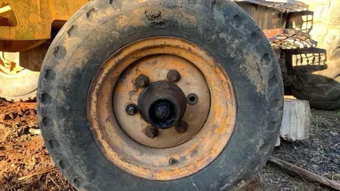RODA DIANTEIRA JCB 3C