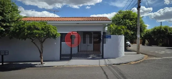 vende-se casa de 2 dormitorios 1 sala 1 cozinha 1 lavanderia de esquina