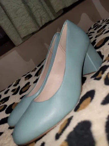 Sapatos scarpin verde claro salto grosso