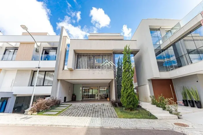 Casa em condomínio 4 suítes no Santo Inácio