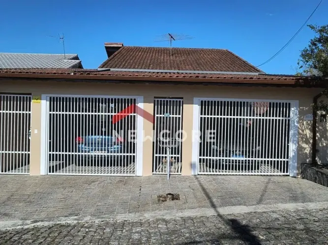 Casa em Rua Júlio de Castilho - Centro Alto - Ribeirão Pires/SP