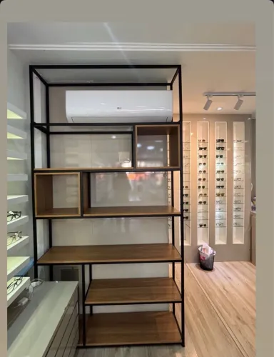 Estante de metalon industrial amadeirada