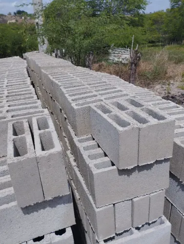 Canaletas e blocos direto da fábrica pra sua obra 