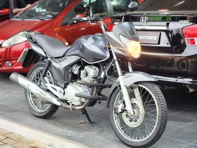 CG 150 Titan ESD 2012- Muito nova bem cuidada, só 84 mil km. Aceito troca e financio !