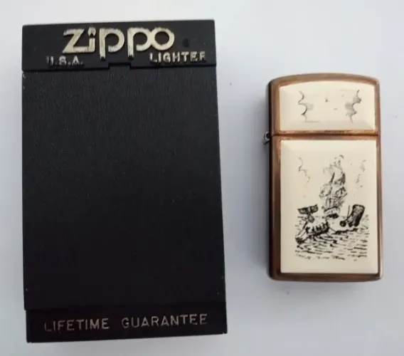 Antigo e raro isqueiro Zippo com a imagem de um barco baleeiro a vela - Data de 1991 