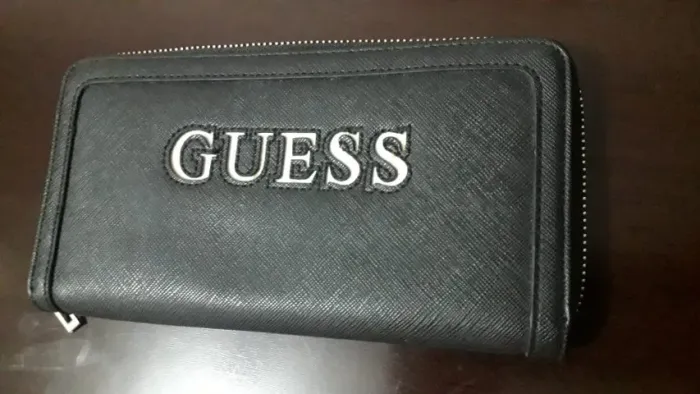 Bonita carteira feminina da GUESS em poliuretano não original nova sem uso