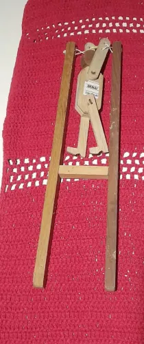 Boneco trapezista de madeira SENAI