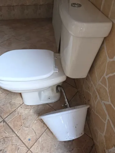 Vendo vaso sanitário e pia