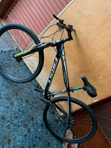 Bicicleta First Aro 29 - R$ 750