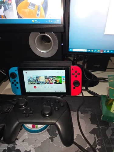Nintendo Switch V2 Desbloqueado c/ Pro Controller