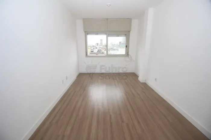 Apartamento Amplo com 3 Dormitórios no Edifício Solar Dom Rafael