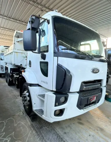 Ford Cargo 2423 Ano 2015 c/ Caçamba