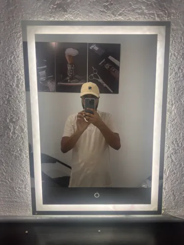 Espelho Retangular Jateado Fino 70x50cm Lapidado com LED 3 Cores Touch para Decoraçã