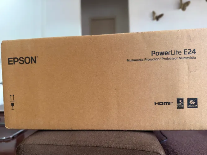 Projetor Epson Powerlite E24, 3600 lúmens, HDMI, Bivolt, V11HB51021,(lacrado)