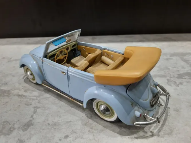 Miniatura Volkswagen Fusca Cabriolet 1951 - Escala 1:18