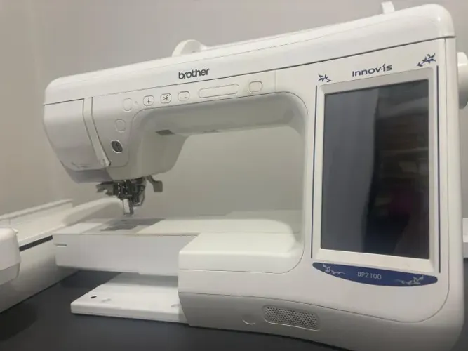 Bordadeira Brother BP2100 usada