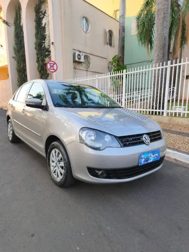 Volkswagen Polo Sedan 1.6 MI Total Flex 8V 4P 2012