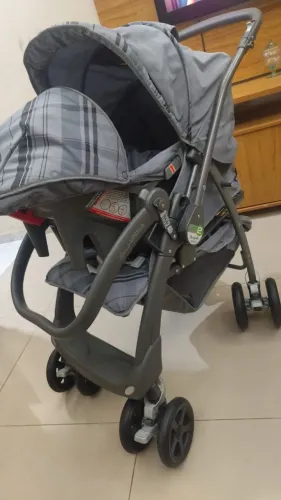 Carrinho e bebe conforto Burigotto semi novo 