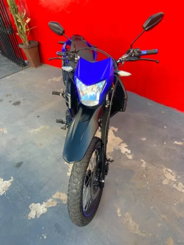 Vendo essa moto em placada 2026 toda revisada