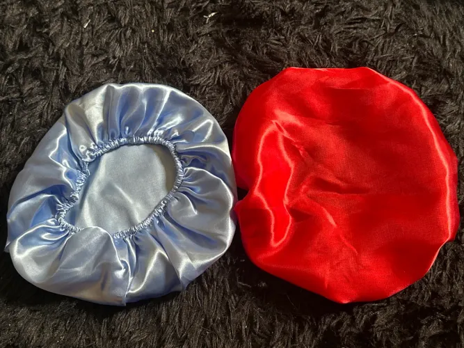 2 Tocas de cetim por R$25 reais!! Vermelho e Azul-bebê.