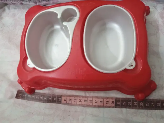 Pote comida e água pra pet