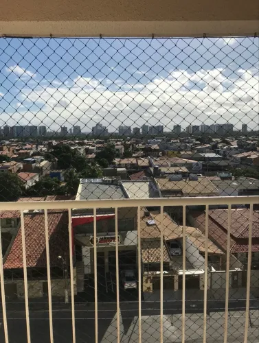 ALUGA-SE APARTAMENTO NO PÁTIO COROA DO MEIO