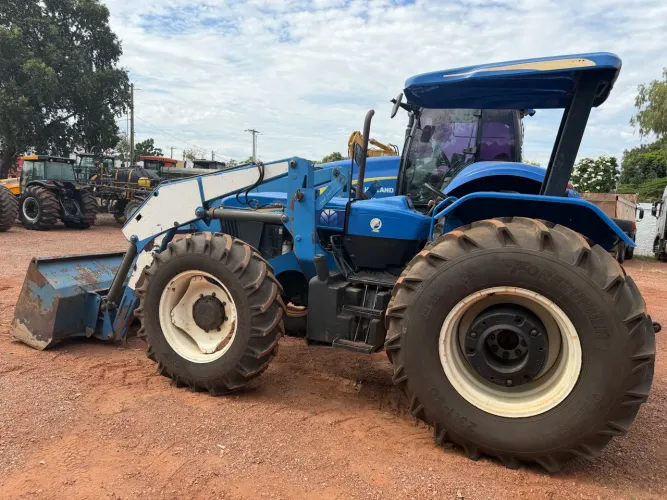 Trator New Holland 7630 com concha Tatu
