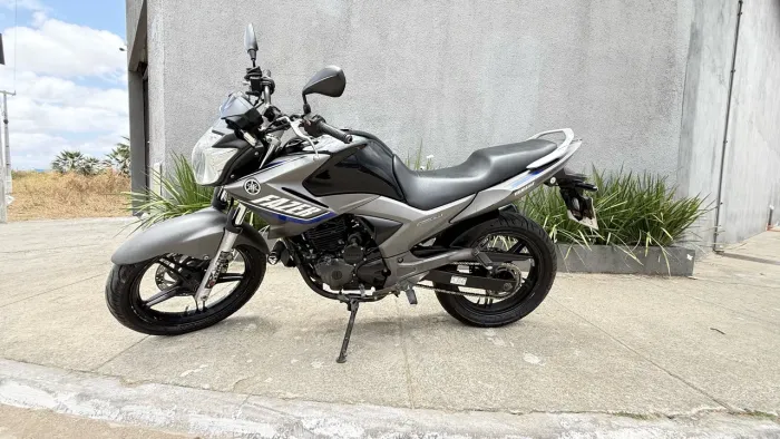 Fazer 250 cilindrada