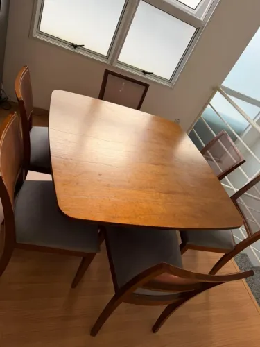 Mesa de jantar madeira tampo em mdf base e cadeira madeira maciça