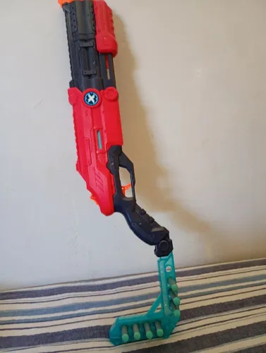 Nerf nova grande acompanhada de 7 balas muito divertido em perfeito estado
