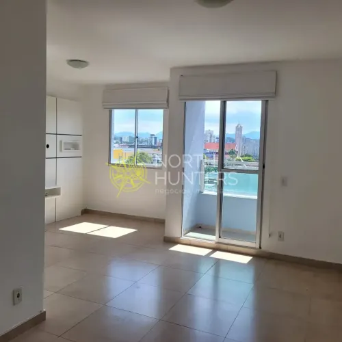 Apartamento à venda semi mobiliado no Bucarein, Joinville, SC