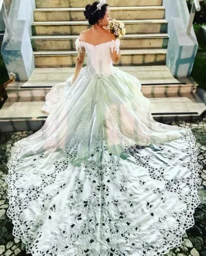 Vestido de noiva exclusivo.