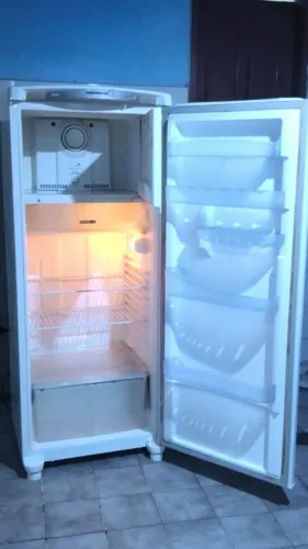 Geladeira Consul 360Lts Frost Free super nova gelando muito bem, nada quebrado R$1.100,urg
