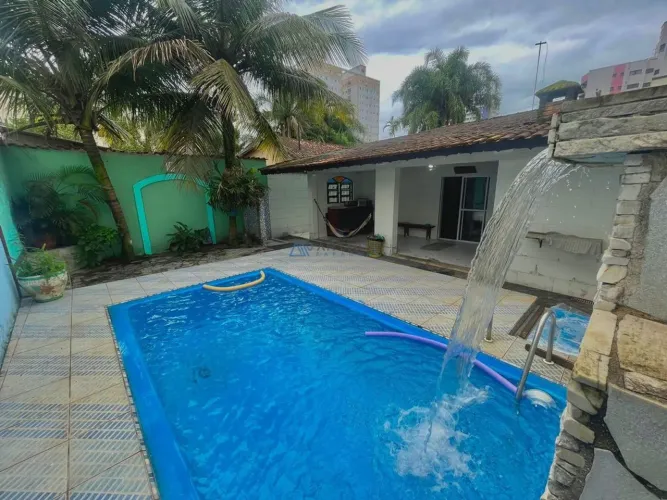Casa à venda no bairro da Aviação em Praia Grande, 4 dormitórios sendo 2 suítes