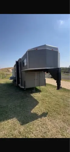 TRAILER RESIDENCIAL COM COMPARTIMENTO PARA TRANSPORTE DE CAVALOS