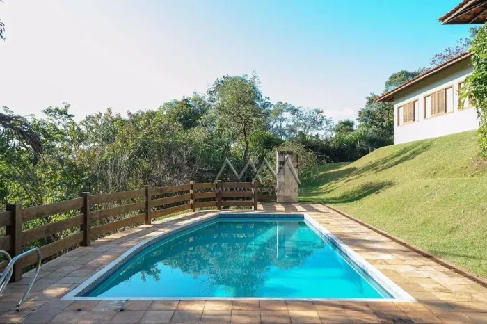 Casa à Venda no Condomínio Vila do Ouro com 4 Quartos 361m²