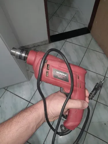 Vende-se Furadeira da Mondial 650w
