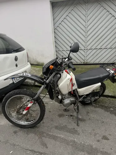 Vende-se uma moto