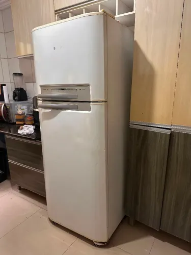 Vendo Geladeira Eletrolux